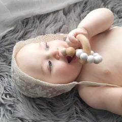WONDEROUS TEETHING TOY Marble Beige