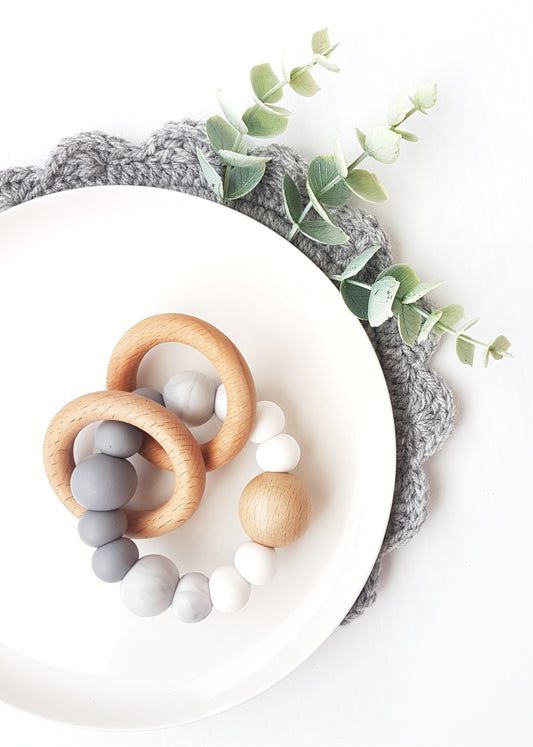 Dreamer teether handmade with silicone and natural wood. Grey, marble.