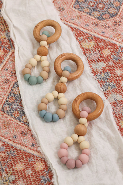 INFINITY TEETHING TOY Neutrals