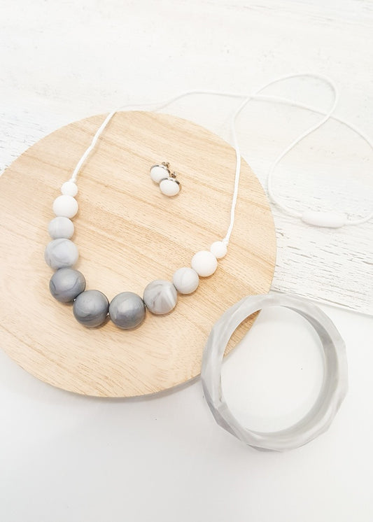 A minimalist design that is ultra modern and super light weight. This completely waterproof and washable necklace is perfect for beach lovers, active women and busy mums wanting a stylish and practical alternative to regular costume jewellery. - Silver Lining Gift Set (also available as separately) - Bowerbird Creations
